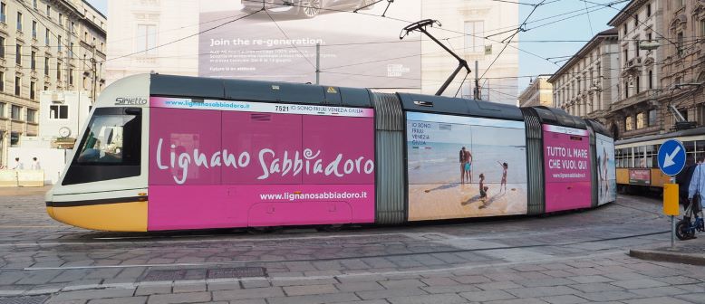 Lignano: prosegue l’accattivante campagna sui tram milanesi